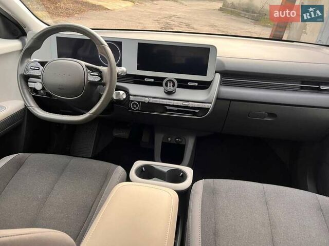 Белый Хендай Ioniq 5, объемом двигателя 0 л и пробегом 54 тыс. км за 18900 $, фото 20 на Automoto.ua