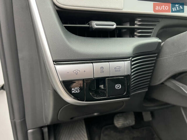 Белый Хендай Ioniq 5, объемом двигателя 0 л и пробегом 3 тыс. км за 26750 $, фото 11 на Automoto.ua