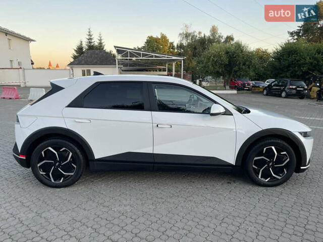 Белый Хендай Ioniq 5, объемом двигателя 0 л и пробегом 11 тыс. км за 26800 $, фото 2 на Automoto.ua