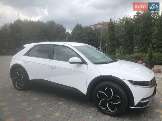 Белый Хендай Ioniq 5, объемом двигателя 0 л и пробегом 30 тыс. км за 26700 $, фото 4 на Automoto.ua