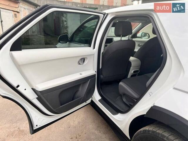 Белый Хендай Ioniq 5, объемом двигателя 0 л и пробегом 54 тыс. км за 18900 $, фото 10 на Automoto.ua