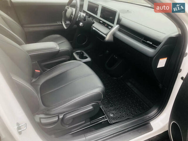 Белый Хендай Ioniq 5, объемом двигателя 0 л и пробегом 30 тыс. км за 26700 $, фото 21 на Automoto.ua