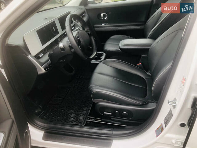 Белый Хендай Ioniq 5, объемом двигателя 0 л и пробегом 30 тыс. км за 26700 $, фото 20 на Automoto.ua