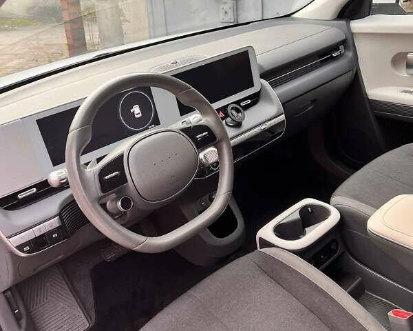 Белый Хендай Ioniq 5, объемом двигателя 0 л и пробегом 54 тыс. км за 18900 $, фото 19 на Automoto.ua