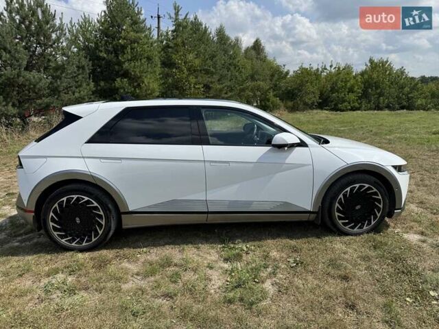 Белый Хендай Ioniq 5, объемом двигателя 0 л и пробегом 3 тыс. км за 34000 $, фото 3 на Automoto.ua