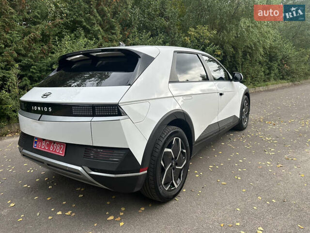 Белый Хендай Ioniq 5, объемом двигателя 0 л и пробегом 40 тыс. км за 26900 $, фото 5 на Automoto.ua