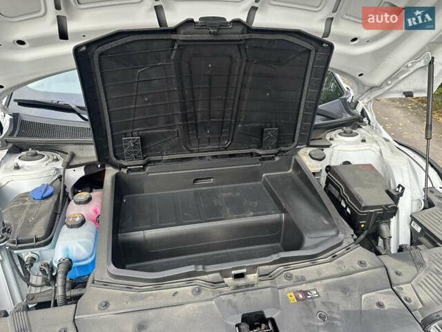 Белый Хендай Ioniq 5, объемом двигателя 0 л и пробегом 40 тыс. км за 26900 $, фото 31 на Automoto.ua