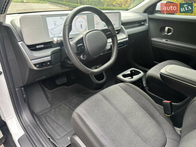 Белый Хендай Ioniq 5, объемом двигателя 0 л и пробегом 40 тыс. км за 26900 $, фото 14 на Automoto.ua