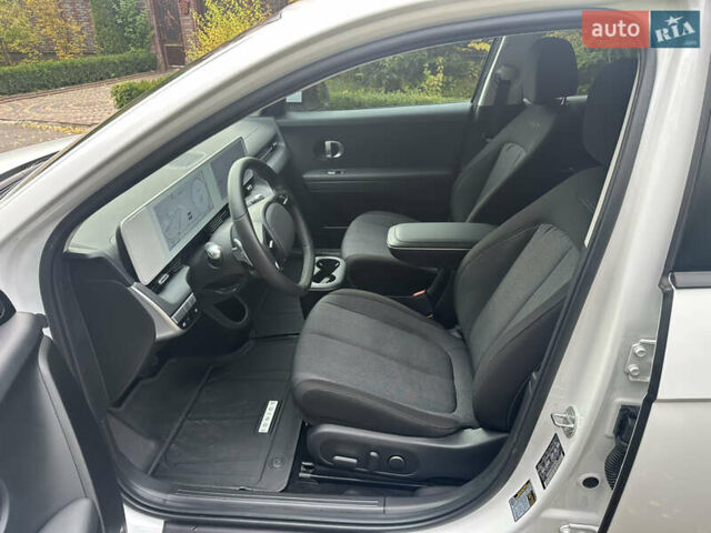 Белый Хендай Ioniq 5, объемом двигателя 0 л и пробегом 40 тыс. км за 26900 $, фото 13 на Automoto.ua