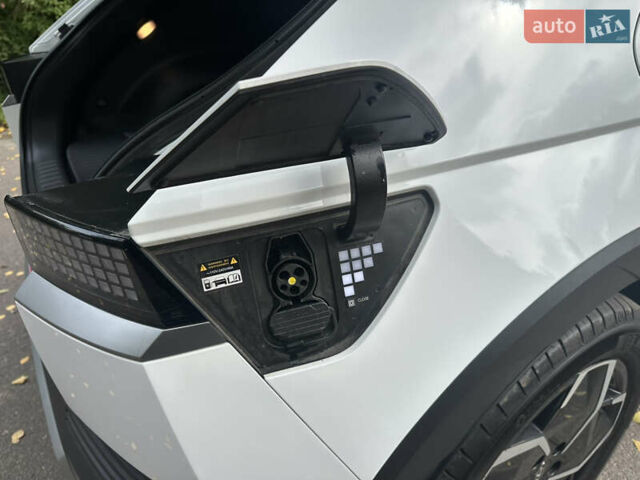 Белый Хендай Ioniq 5, объемом двигателя 0 л и пробегом 40 тыс. км за 26900 $, фото 25 на Automoto.ua