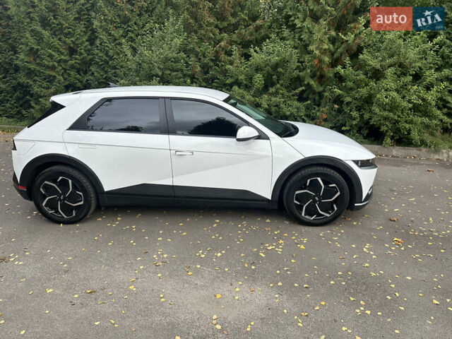 Белый Хендай Ioniq 5, объемом двигателя 0 л и пробегом 40 тыс. км за 26900 $, фото 4 на Automoto.ua