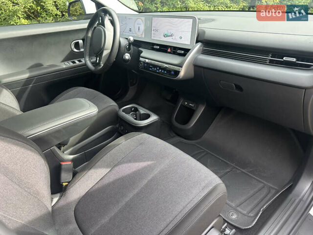 Белый Хендай Ioniq 5, объемом двигателя 0 л и пробегом 40 тыс. км за 26900 $, фото 28 на Automoto.ua