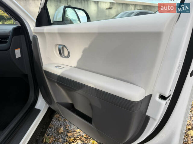 Білий Хендай Ioniq 5, об'ємом двигуна 0 л та пробігом 17 тис. км за 26500 $, фото 57 на Automoto.ua