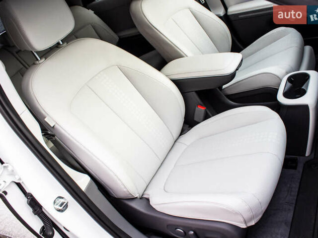 Белый Хендай Ioniq 5, объемом двигателя 0 л и пробегом 2 тыс. км за 33000 $, фото 51 на Automoto.ua