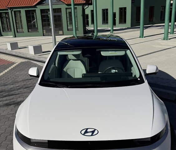 Белый Хендай Ioniq 5, объемом двигателя 0 л и пробегом 23 тыс. км за 31500 $, фото 3 на Automoto.ua