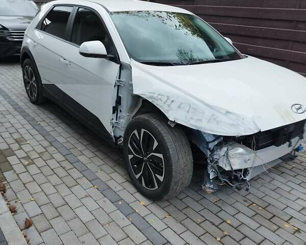 Белый Хендай Ioniq 5, объемом двигателя 0 л и пробегом 5 тыс. км за 14000 $, фото 1 на Automoto.ua