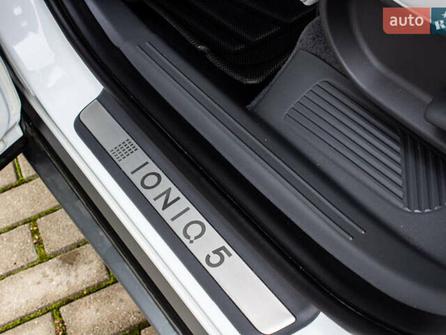 Белый Хендай Ioniq 5, объемом двигателя 0 л и пробегом 2 тыс. км за 33000 $, фото 78 на Automoto.ua