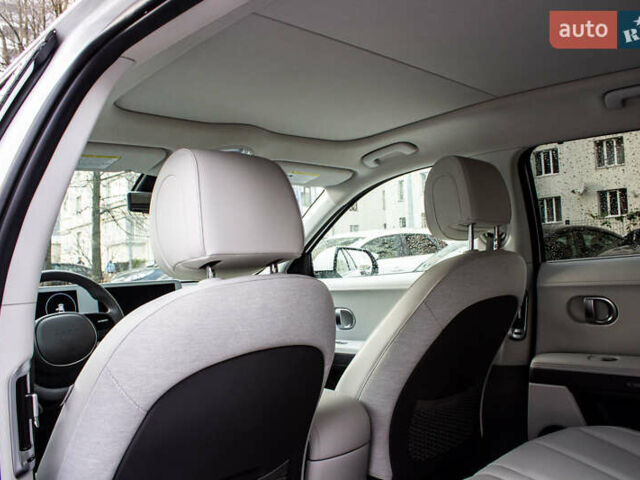 Белый Хендай Ioniq 5, объемом двигателя 0 л и пробегом 2 тыс. км за 33000 $, фото 77 на Automoto.ua