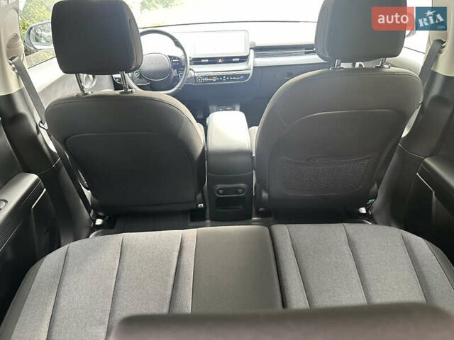 Белый Хендай Ioniq 5, объемом двигателя 0 л и пробегом 40 тыс. км за 26900 $, фото 24 на Automoto.ua