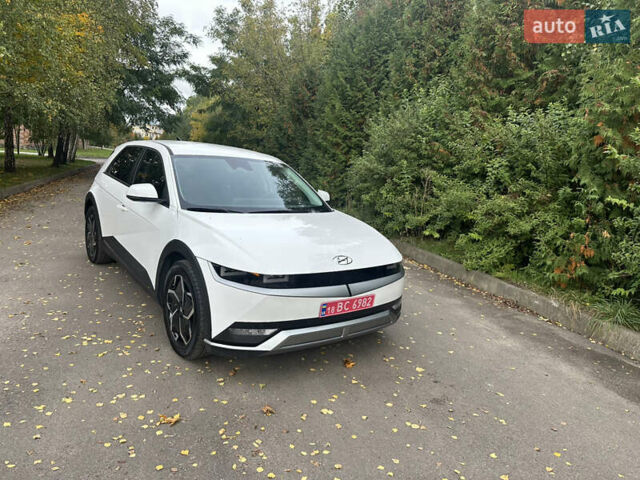 Белый Хендай Ioniq 5, объемом двигателя 0 л и пробегом 40 тыс. км за 26900 $, фото 2 на Automoto.ua