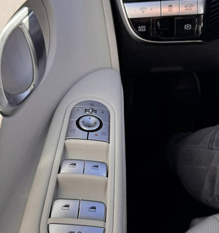 Белый Хендай Ioniq 5, объемом двигателя 0 л и пробегом 23 тыс. км за 31500 $, фото 12 на Automoto.ua