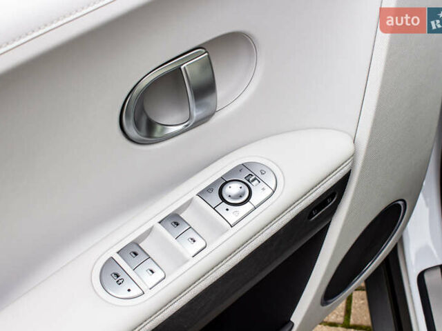 Белый Хендай Ioniq 5, объемом двигателя 0 л и пробегом 2 тыс. км за 33000 $, фото 56 на Automoto.ua