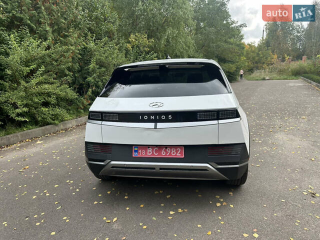 Белый Хендай Ioniq 5, объемом двигателя 0 л и пробегом 40 тыс. км за 26900 $, фото 7 на Automoto.ua