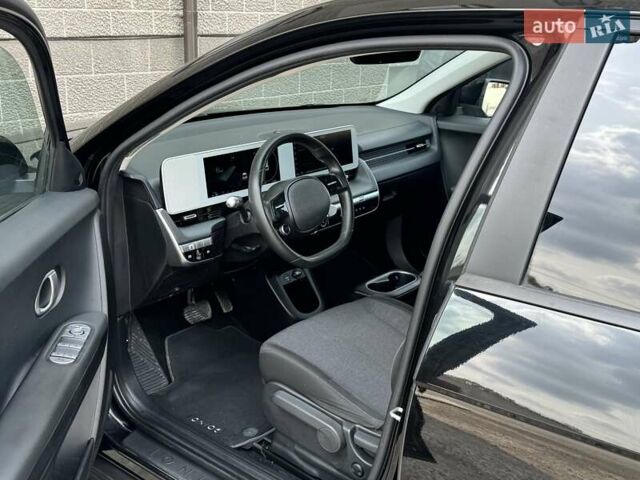 Черный Хендай Ioniq 5, объемом двигателя 0 л и пробегом 92 тыс. км за 21900 $, фото 5 на Automoto.ua