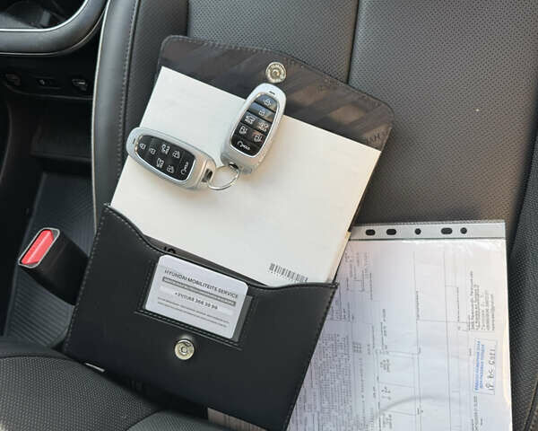 Черный Хендай Ioniq 5, объемом двигателя 0 л и пробегом 160 тыс. км за 22999 $, фото 72 на Automoto.ua