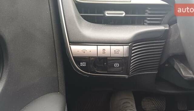 Черный Хендай Ioniq 5, объемом двигателя 0 л и пробегом 55 тыс. км за 26900 $, фото 25 на Automoto.ua