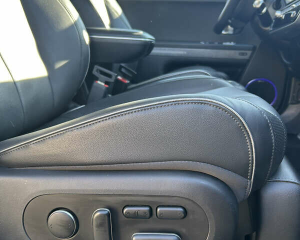 Черный Хендай Ioniq 5, объемом двигателя 0 л и пробегом 101 тыс. км за 28000 $, фото 26 на Automoto.ua