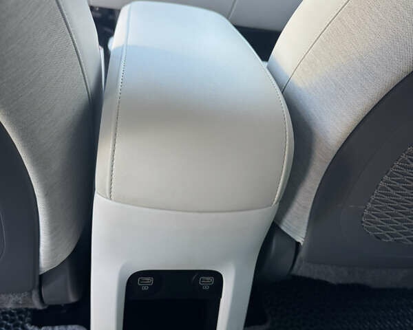 Черный Хендай Ioniq 5, объемом двигателя 0 л и пробегом 80 тыс. км за 24600 $, фото 20 на Automoto.ua