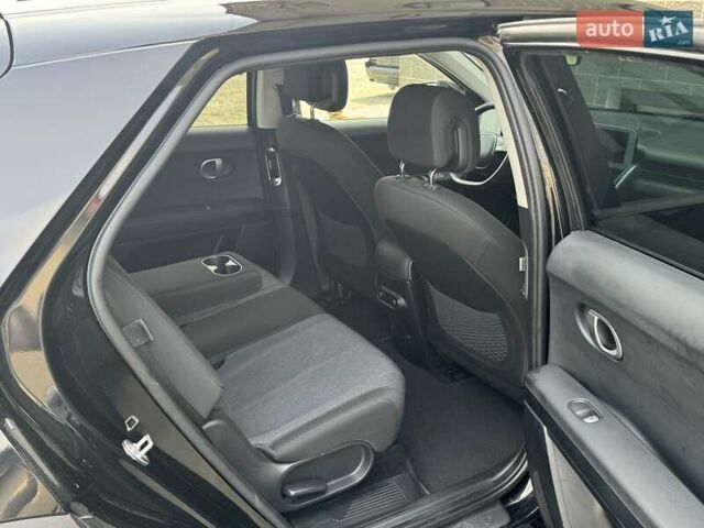 Черный Хендай Ioniq 5, объемом двигателя 0 л и пробегом 92 тыс. км за 21900 $, фото 11 на Automoto.ua