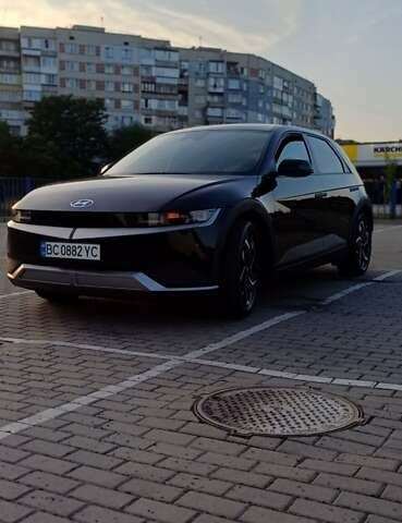 Черный Хендай Ioniq 5, объемом двигателя 0 л и пробегом 55 тыс. км за 26900 $, фото 4 на Automoto.ua
