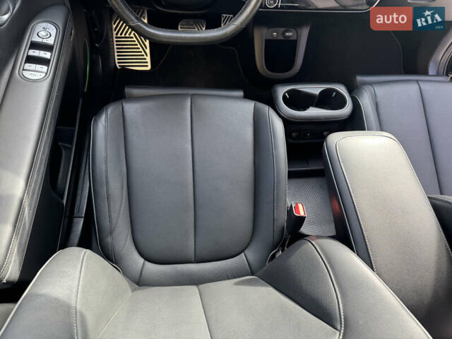 Черный Хендай Ioniq 5, объемом двигателя 0 л и пробегом 160 тыс. км за 22999 $, фото 41 на Automoto.ua