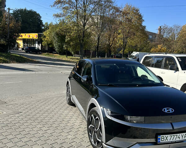 Черный Хендай Ioniq 5, объемом двигателя 0 л и пробегом 101 тыс. км за 28000 $, фото 5 на Automoto.ua