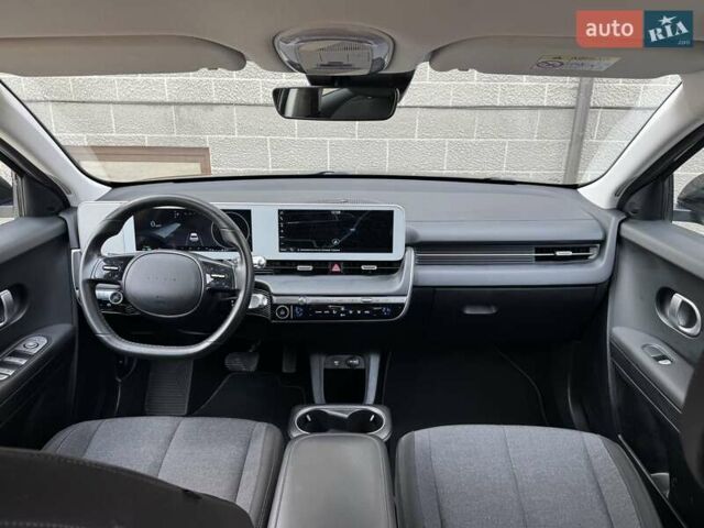 Черный Хендай Ioniq 5, объемом двигателя 0 л и пробегом 92 тыс. км за 21900 $, фото 6 на Automoto.ua