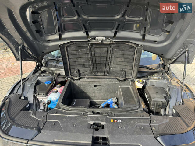 Черный Хендай Ioniq 5, объемом двигателя 0 л и пробегом 160 тыс. км за 22999 $, фото 49 на Automoto.ua