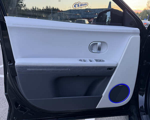 Чорний Хендай Ioniq 5, об'ємом двигуна 0 л та пробігом 72 тис. км за 27000 $, фото 10 на Automoto.ua