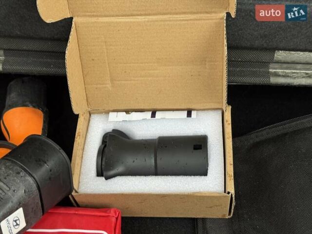 Черный Хендай Ioniq 5, объемом двигателя 0 л и пробегом 87 тыс. км за 25700 $, фото 34 на Automoto.ua