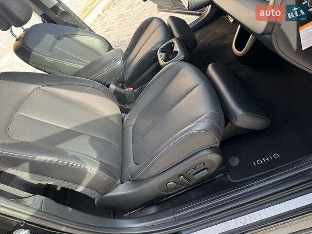 Черный Хендай Ioniq 5, объемом двигателя 0 л и пробегом 160 тыс. км за 22999 $, фото 27 на Automoto.ua