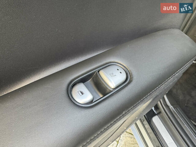 Черный Хендай Ioniq 5, объемом двигателя 0 л и пробегом 160 тыс. км за 22999 $, фото 17 на Automoto.ua