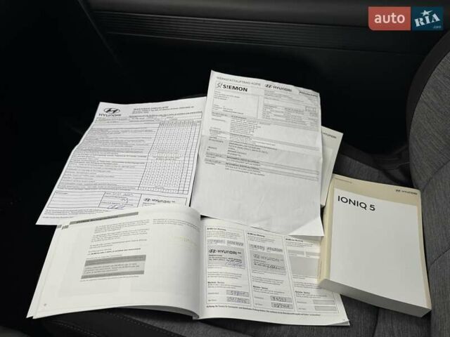 Черный Хендай Ioniq 5, объемом двигателя 0 л и пробегом 87 тыс. км за 25700 $, фото 2 на Automoto.ua