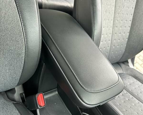 Черный Хендай Ioniq 5, объемом двигателя 0 л и пробегом 70 тыс. км за 23500 $, фото 55 на Automoto.ua