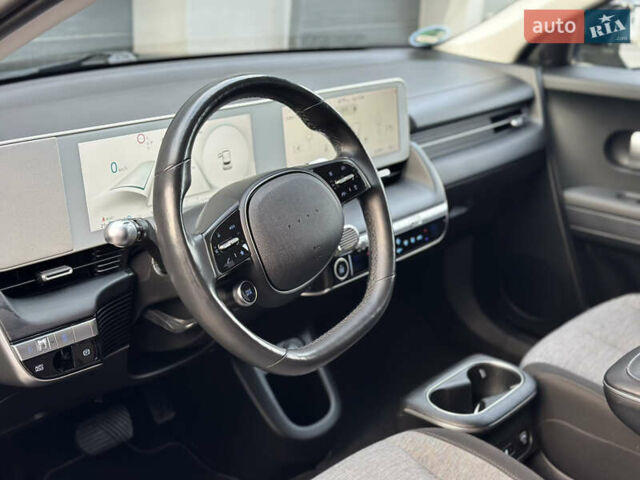 Черный Хендай Ioniq 5, объемом двигателя 0 л и пробегом 156 тыс. км за 22999 $, фото 61 на Automoto.ua