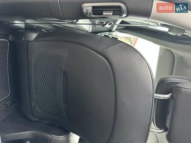 Черный Хендай Ioniq 5, объемом двигателя 0 л и пробегом 70 тыс. км за 23500 $, фото 70 на Automoto.ua