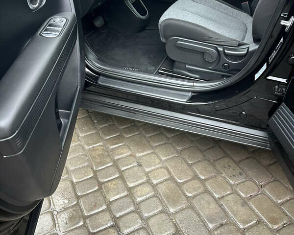 Черный Хендай Ioniq 5, объемом двигателя 0 л и пробегом 105 тыс. км за 23500 $, фото 23 на Automoto.ua