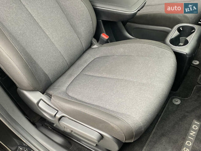 Черный Хендай Ioniq 5, объемом двигателя 0 л и пробегом 54 тыс. км за 28500 $, фото 20 на Automoto.ua