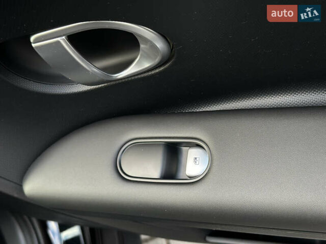 Черный Хендай Ioniq 5, объемом двигателя 0 л и пробегом 156 тыс. км за 22999 $, фото 59 на Automoto.ua