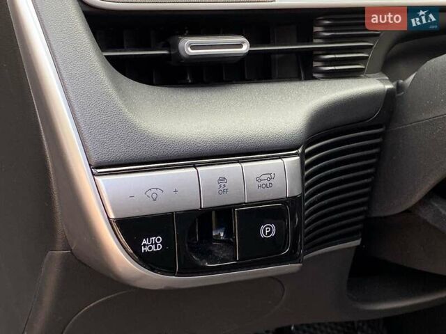 Черный Хендай Ioniq 5, объемом двигателя 0 л и пробегом 22 тыс. км за 28999 $, фото 19 на Automoto.ua